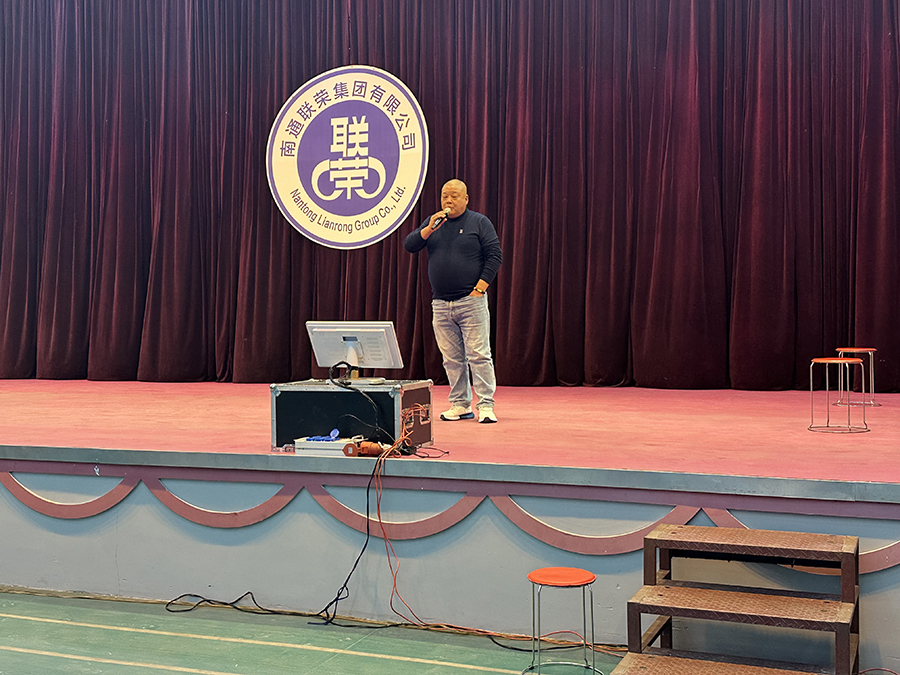 1736239585137230.jpg 安全部经理--朱宏倾情演唱.JPG